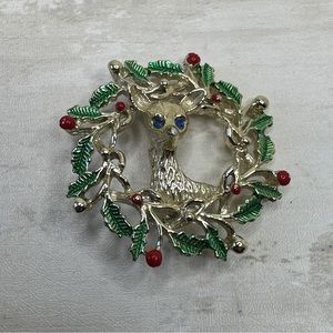Gold toned wreath brooch with deer | Gerry’s